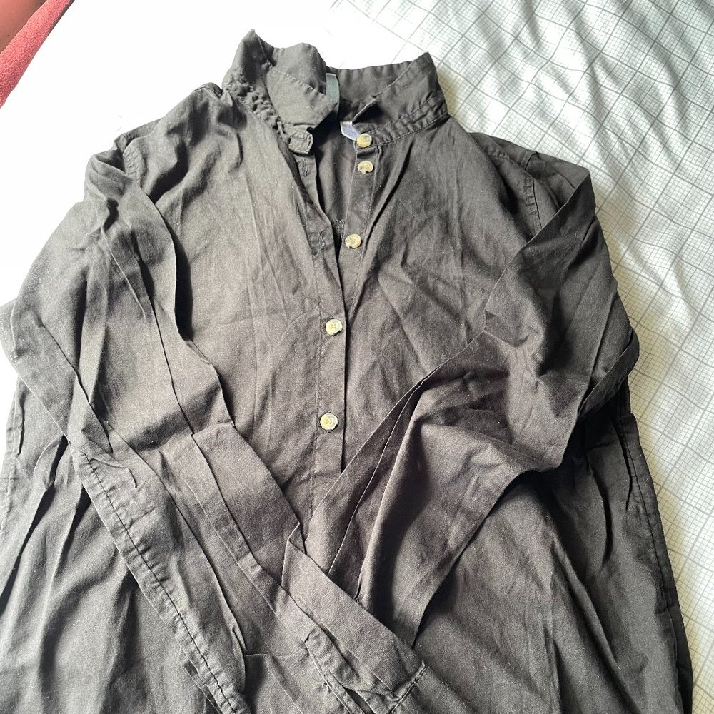 women black shirt